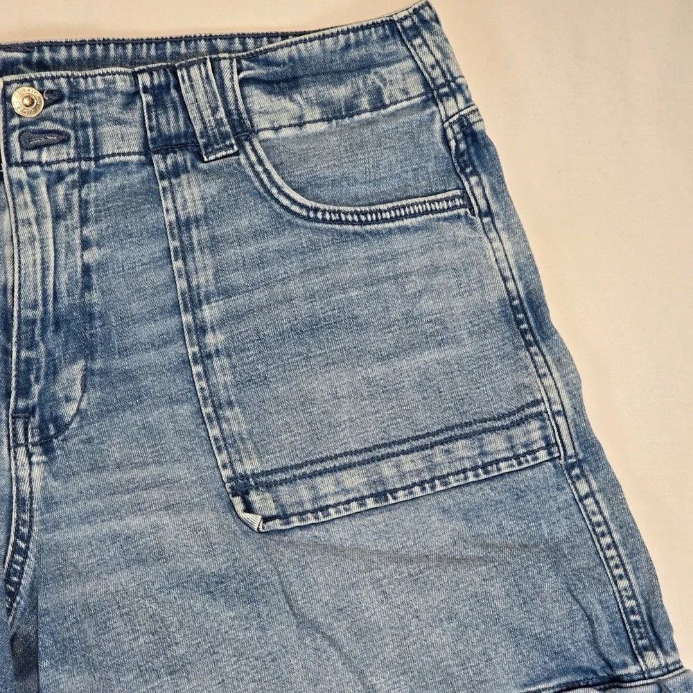 American Eagle Womens 16 Cargo Denim Shorts Light Wash Stretch Real Good Utility